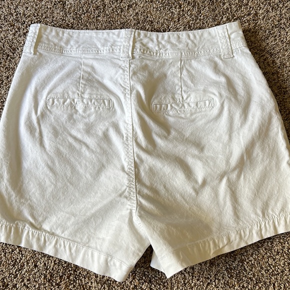 Ladies white shorts - Picture 2 of 4